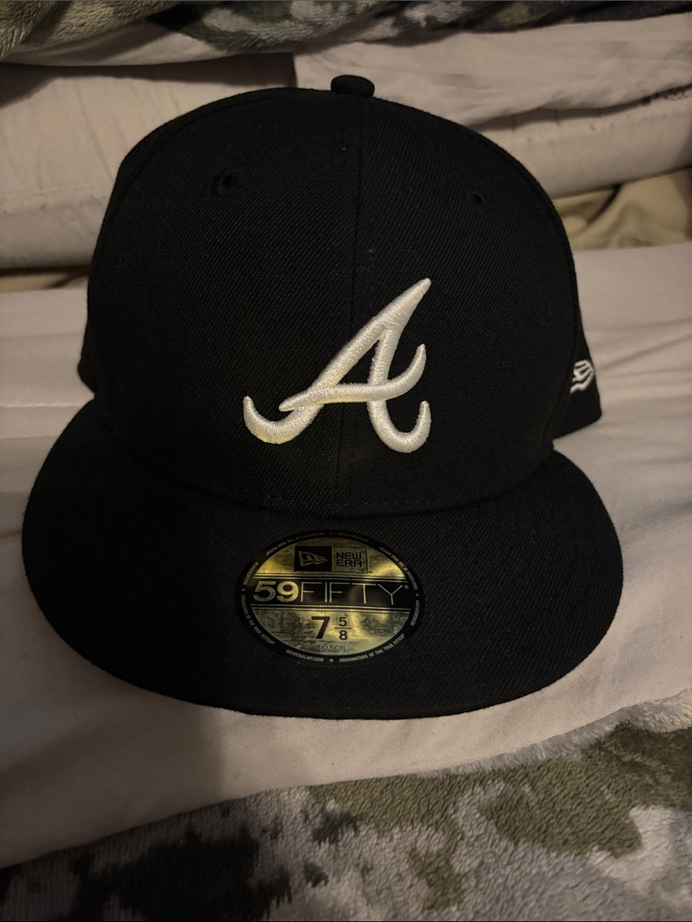 New Era Black and White Atlanta Braves Flat Bill Fitted Cap